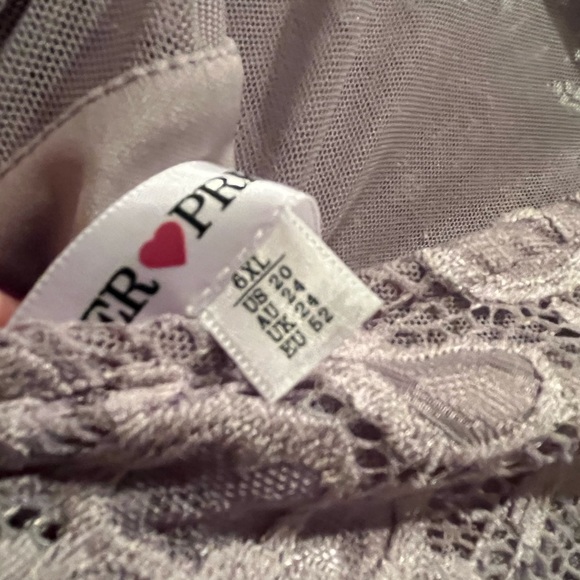 This is a beautiful dress that has only been worn twice. - Picture 6 of 6